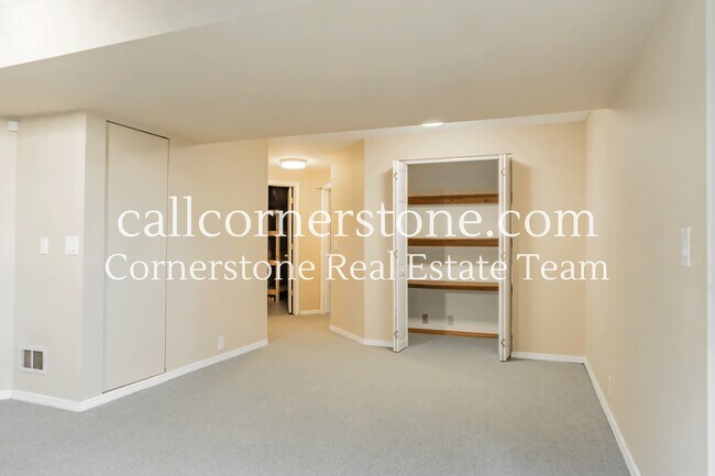 Building Photo - 32 Jessana Heights