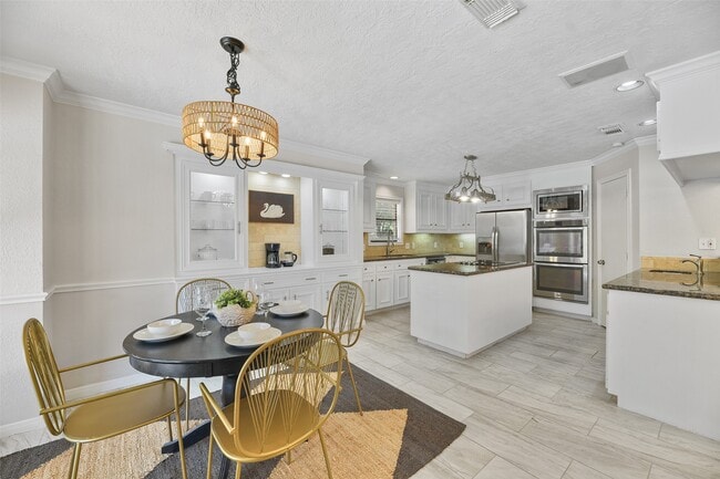 Building Photo - 416 Live Oak Ln