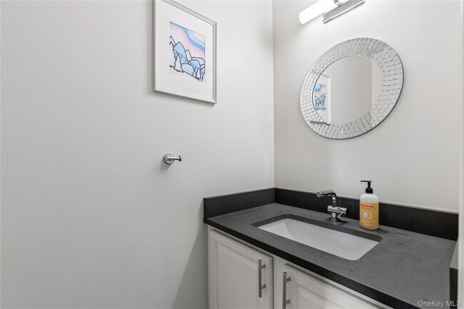 Building Photo - 350 Midland Ave