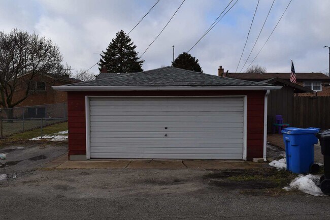 Building Photo - 10527 S Pulaski Rd