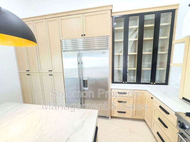 Building Photo - 1111 Britem Ct