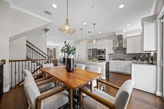 Building Photo - 1112 Highknoll Ln