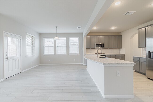Building Photo - 3002 Roberta Sue Dr