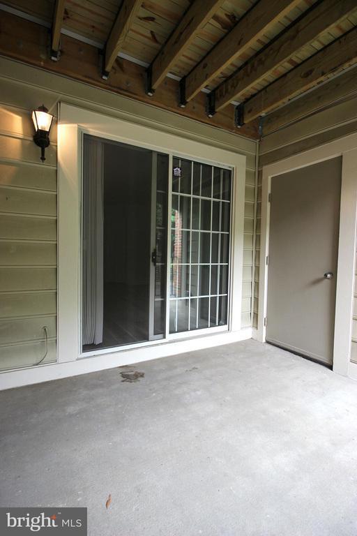 Building Photo - 1100 Quaker Hill Dr