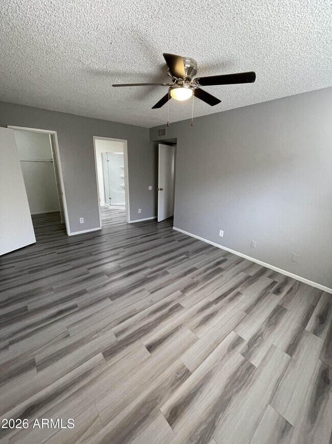 Building Photo - 6527 N 67th Ave