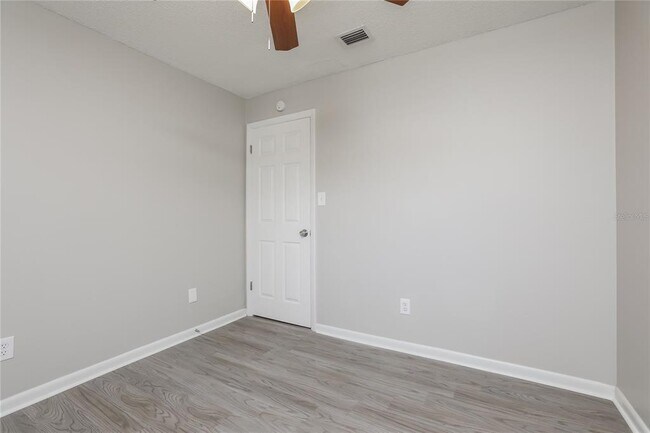 Building Photo - 3074 Riverbrook Dr