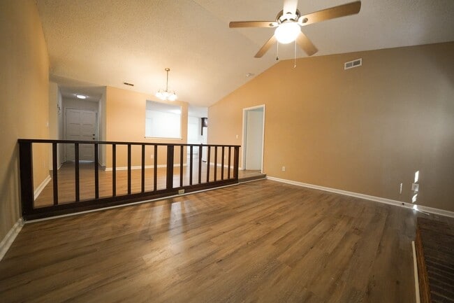 Building Photo - Mint Hill - 3 bed, 2 bath Large fenced bac...