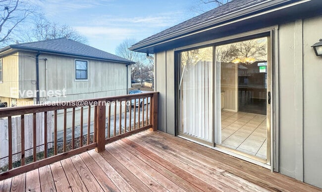 Building Photo - 7936 N Forest Ave