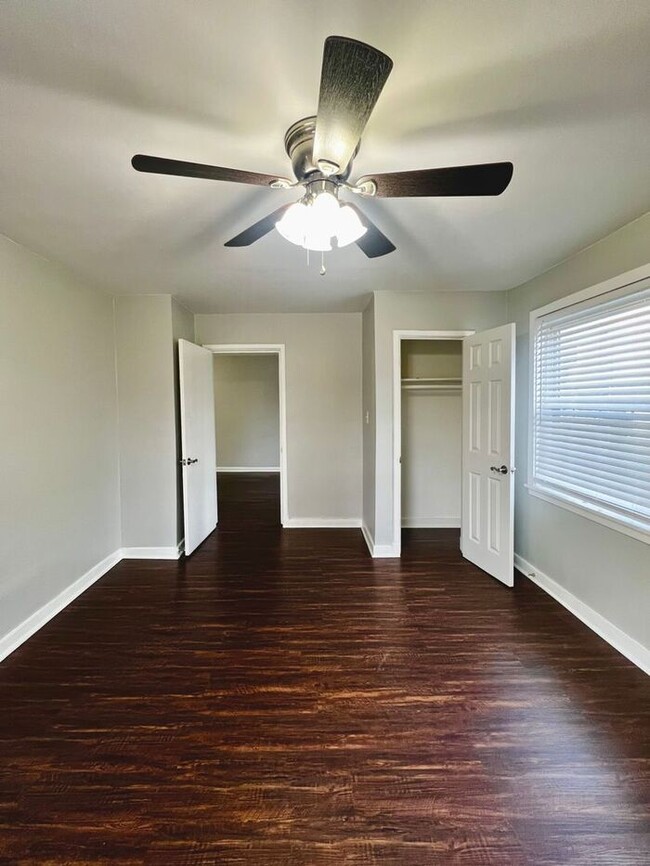 Building Photo - Overton Square Neighborhood Spacious 1bd/1ba!