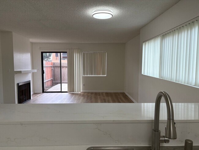 Building Photo - hbr4882