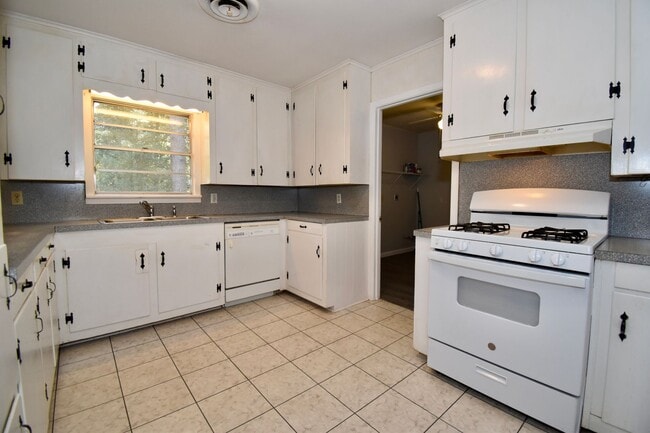 Building Photo - 3 Bedroom 2 Bath Home in Ruston