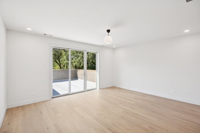 Building Photo - 2323 N Lister Ave