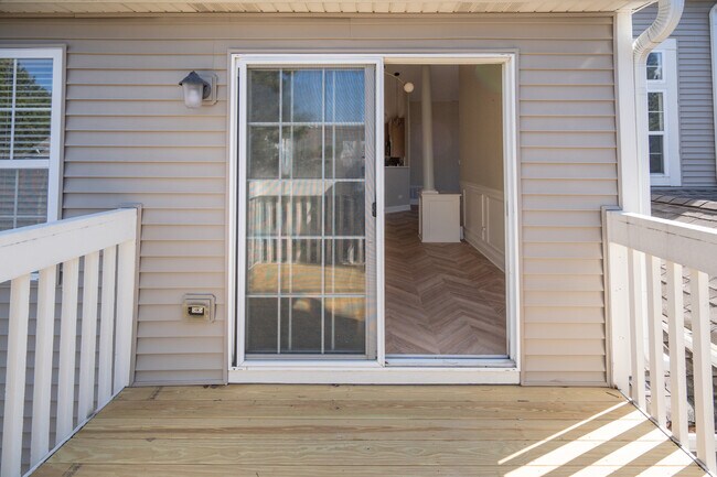 Building Photo - 2835 Rutland Cir