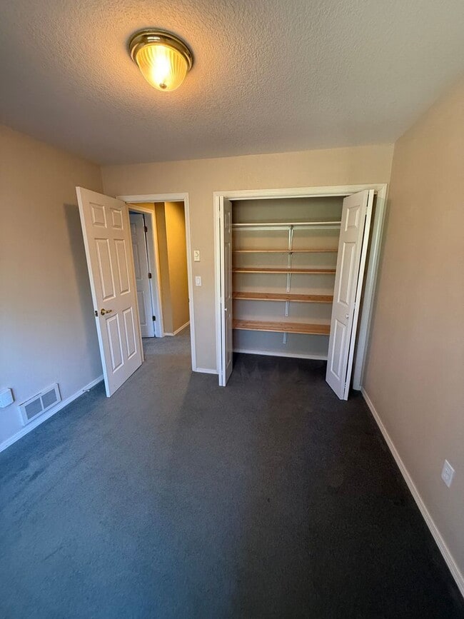 Building Photo - Spacious 5 Bedroom / 3 Bathroom Home for Rent in Lakeside, Montana