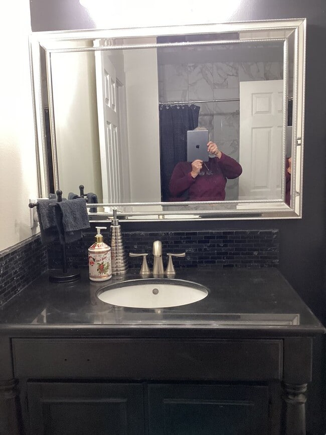 Building Photo - NK01