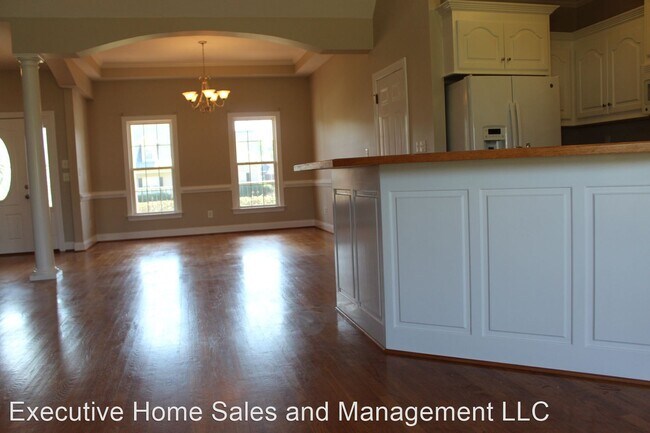 Building Photo - 3 br, 2 bath House - 201 Maddux Dr