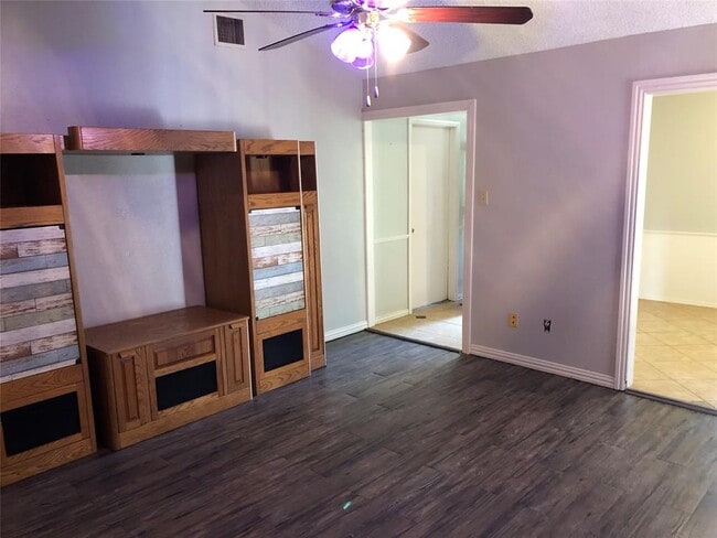 Building Photo - 15003 Cypress Ridge Dr