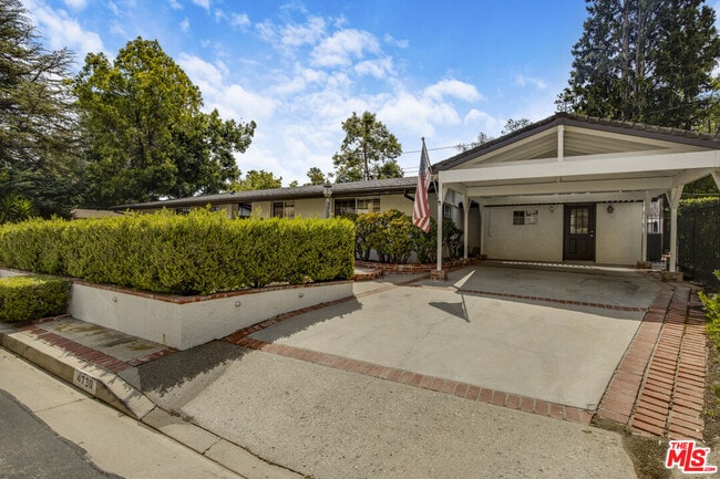 Building Photo - 4730 Cerrillos Dr