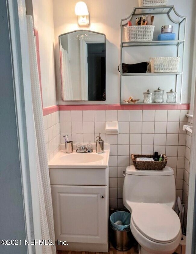 Building Photo - 1694 Geraldine Dr