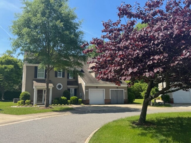 Building Photo - Beautifully Maintained 3-Bedroom Townhome ...