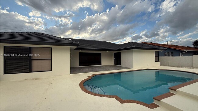 Building Photo - 215 NW 136th Ct