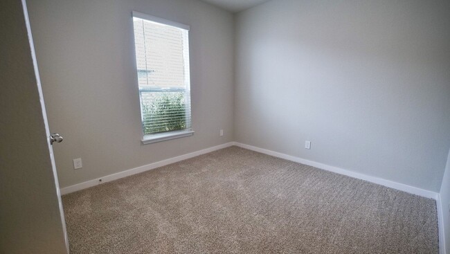 Building Photo - Stunning 3x2 Luxury Duplex in Buda, TX!