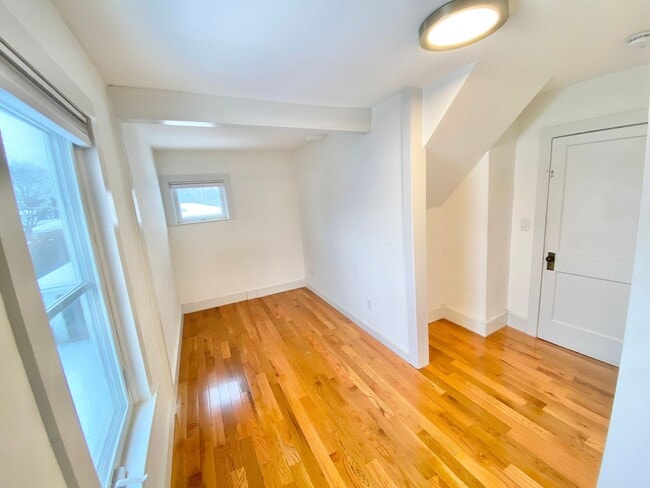 Building Photo - 69 Russell St