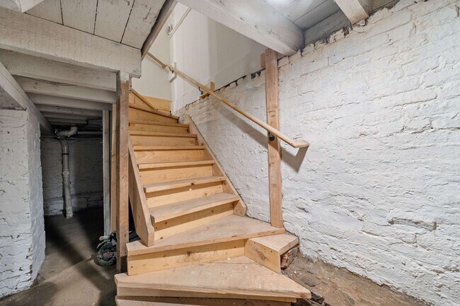 Building Photo - 14 Westervelt Pl