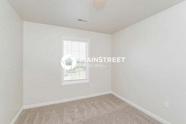Building Photo - 4 Bedroom Pet-Friendly Home in POWELL, TN with Main Street Renewal