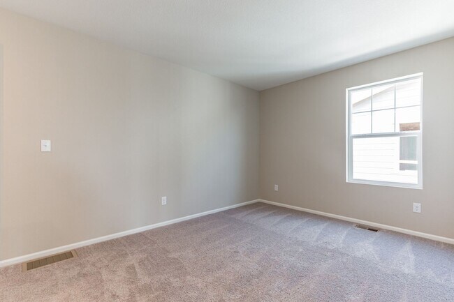 Building Photo - Contemporary 3 bedroom attached residence ...