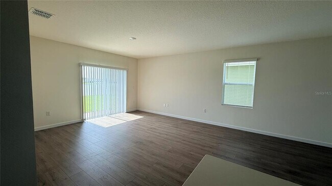 Building Photo - 2066 Walnut Crk Dr