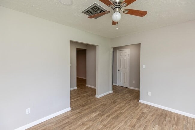 Building Photo - 311 Pinemont Dr