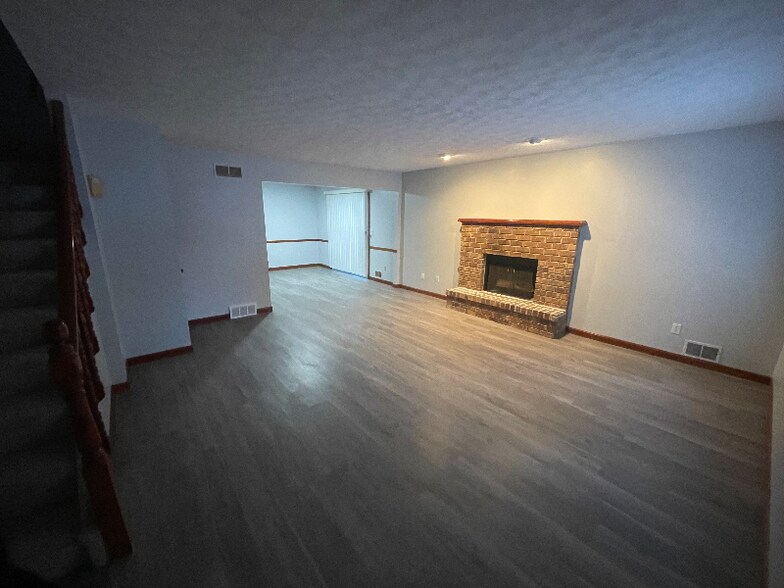 Building Photo - 1372 Red Tail Hawk Dr