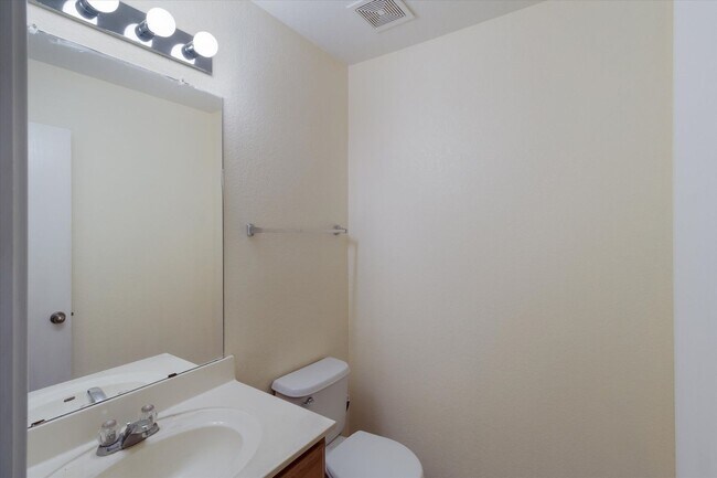 Building Photo - *FIRST MONTH FREE, IF MOVED IN BY 12/31/25*