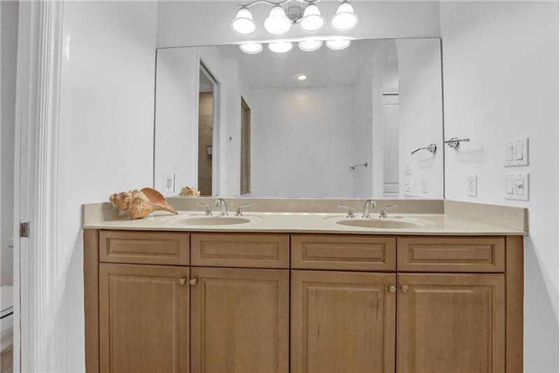 Building Photo - 632 Renaissance Wy