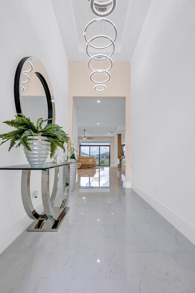 Building Photo - 5320 St Armands Way