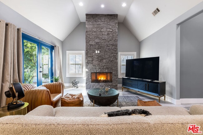 Building Photo - 1112 S Highland Ave