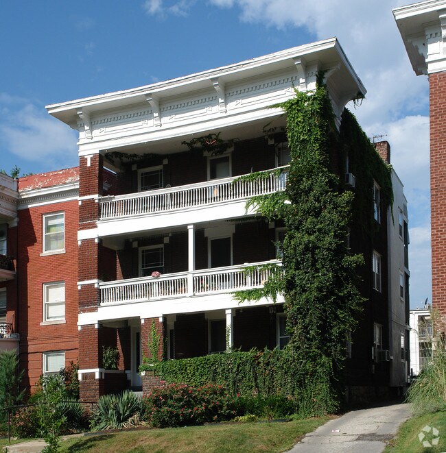 4124 Warwick Blvd 4124 Warwick Blvd Kansas City MO 64111 Apartment