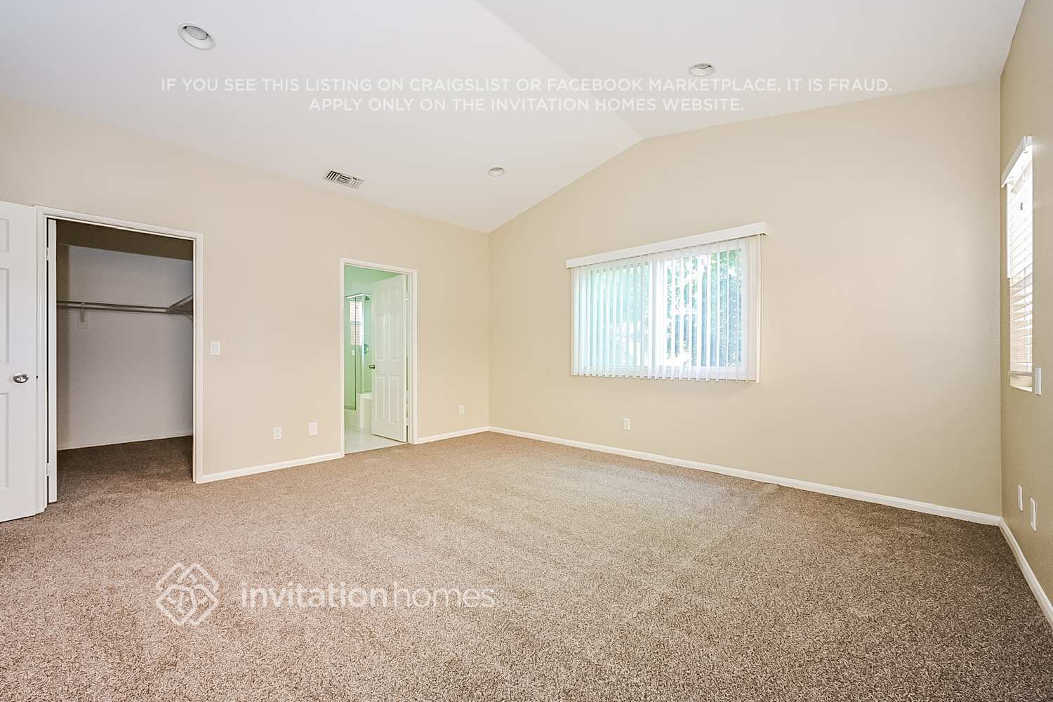 Building Photo - 20300 Vanowen St