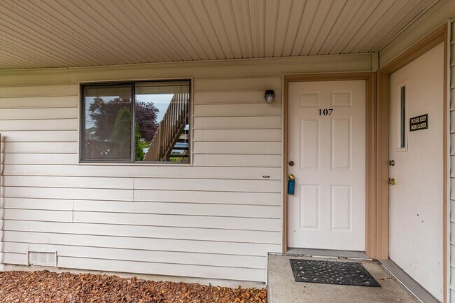 Building Photo - 0852-325 NE Kettle St #107