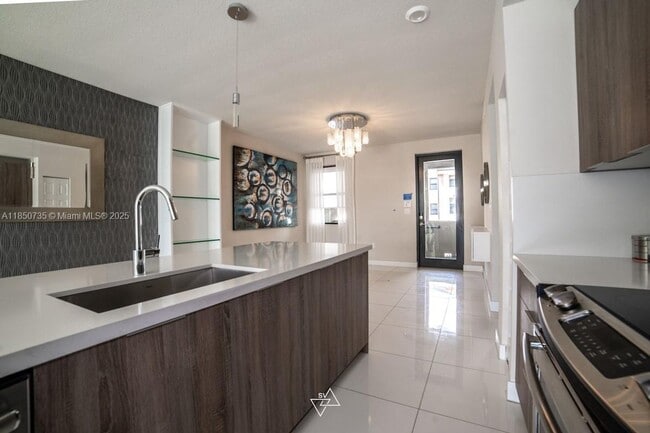 Building Photo - NW 104th Avenue 21, Doral, FL 33178
