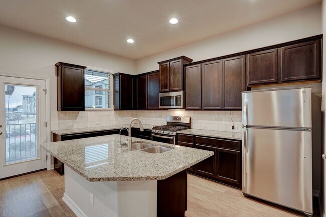 Building Photo - 2212 Dillon Pond Ln
