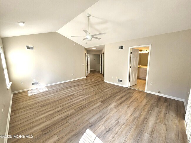 Building Photo - 63 Skyline Dr