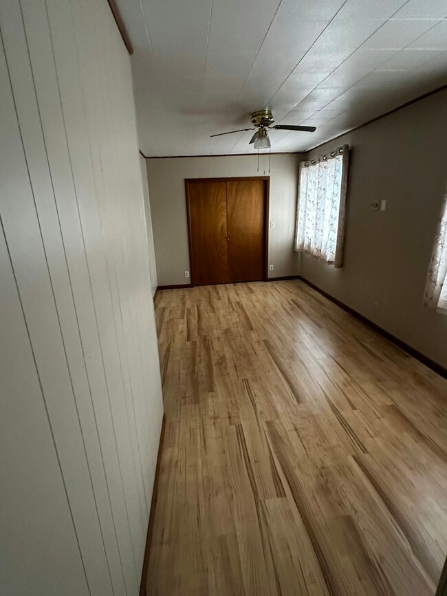 Building Photo - 240 E Main St