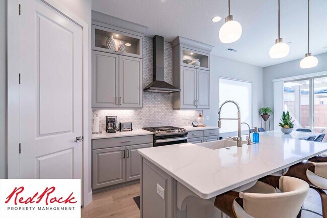 Building Photo - 2 Bedroom Fully Furnished Home In Sun River Community for 55 years and older with a firm 6 Month ...