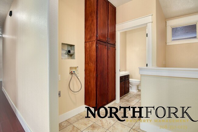 Building Photo - 7725 E Stonecastle Dr