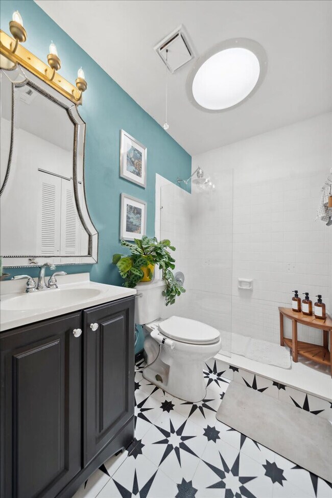 Building Photo - 171 Salmon Dr NE