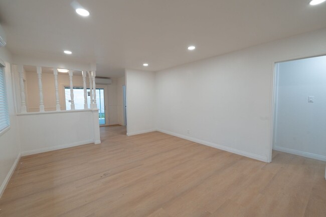 Building Photo - Charming 3 Bedrooms 2 Bathrooms Home $3,50...