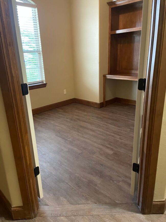 Building Photo - Two Bedroom, Two Bathroom w Study Home  in...