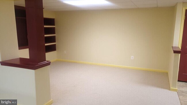 Building Photo - 9607 Laurel Oak Dr